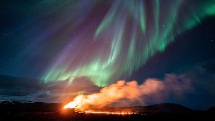 Ritka egybeesés: izzó láva és ragyogó sarki fény világította meg az éjszakát Izlandon - videó