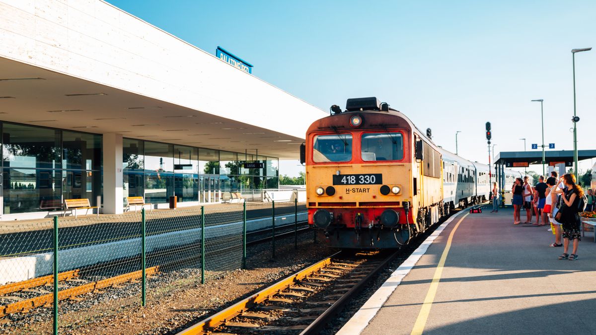 Elgázolt a vonat egy embert Balatonfüreden
