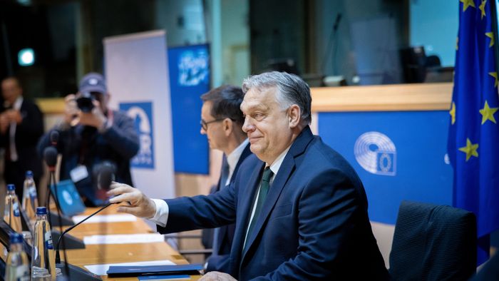 Mindenki Orbán Viktor után rohant az Európai Parlamentben