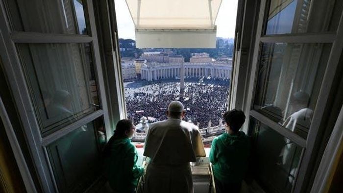 Késekkel felfegyverkezett bűnözőt fogtak el a Vatikánban