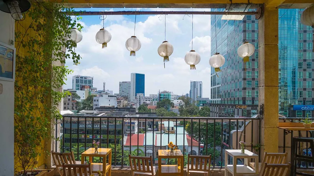 szokatlan épület, neonfény, épület, Ho Chi Minh City, Saigon, kávézó, szépségszalon,