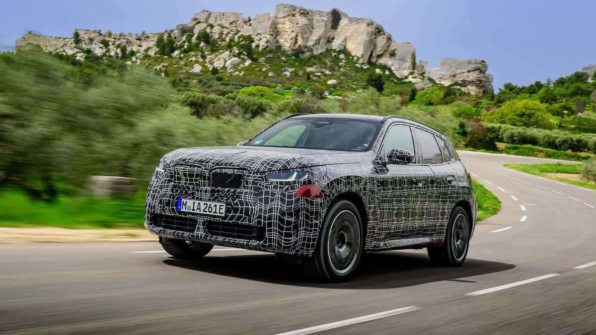 Gyári fotókon látható a következő BMW X3