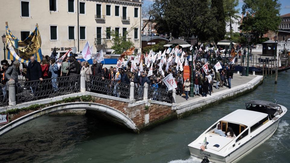 tüntetés, demonstráció, turistáktól szedett napi belépődíj ellen, Velence, Olaszország, Velencetüntetés