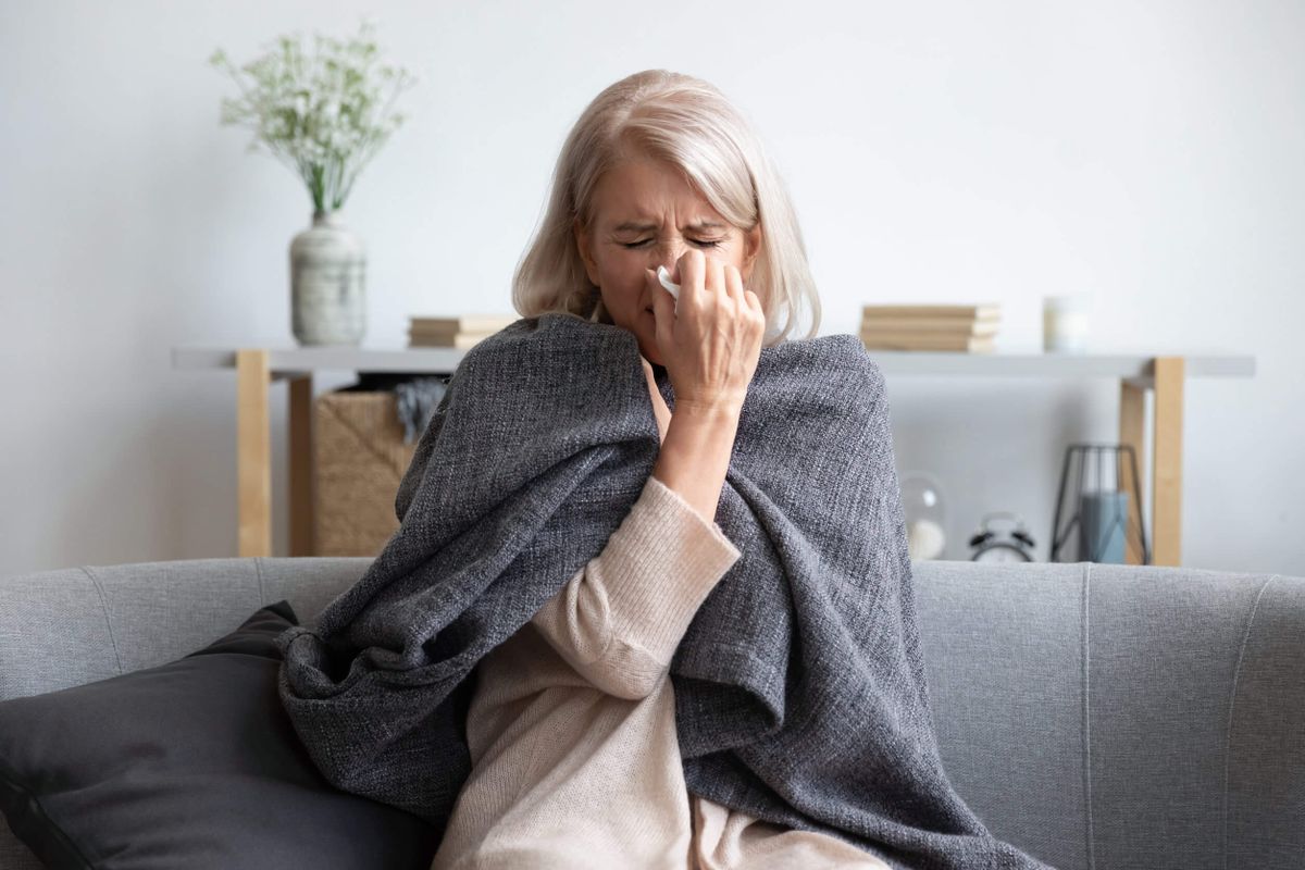 Az ősszel szezonális influenza és a megfázás gyakran összetévesztett légúti megbetegedések