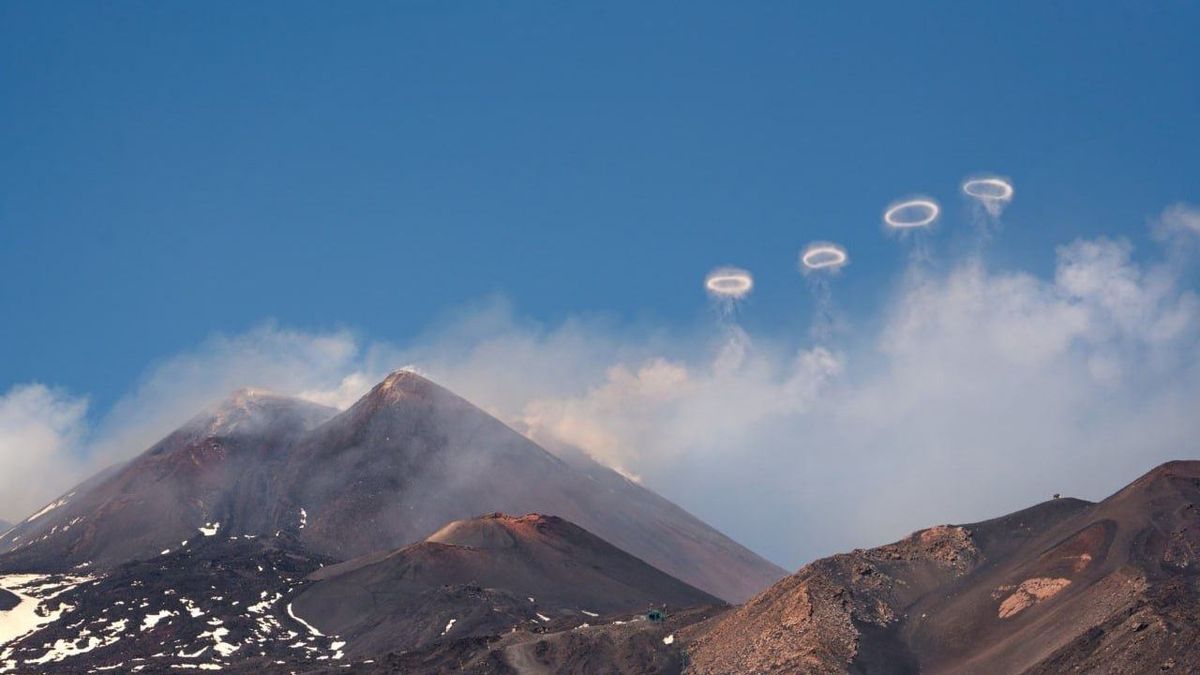 Elképesztő felvételek készültek az Etna füstkarikáiról - videó