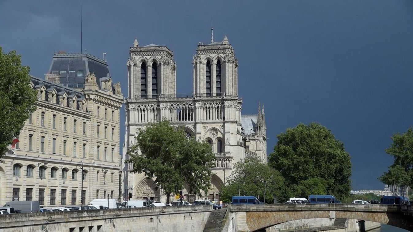 Notre-Dame,tűzvész,kinyit,épület