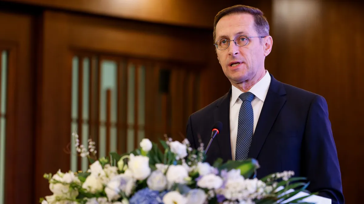 Varga Mihály: A kormány kiáll a keresztény hagyományok mellett