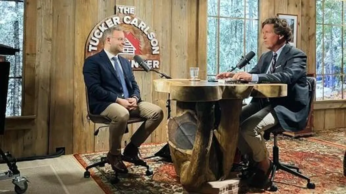 Tucker Carlson: A NATO valós háborút akar Oroszországgal