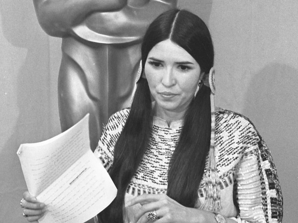 Sacheen Littlefeather, aki a 45. Oscar-gálán is felszólalt az indiánok mellett