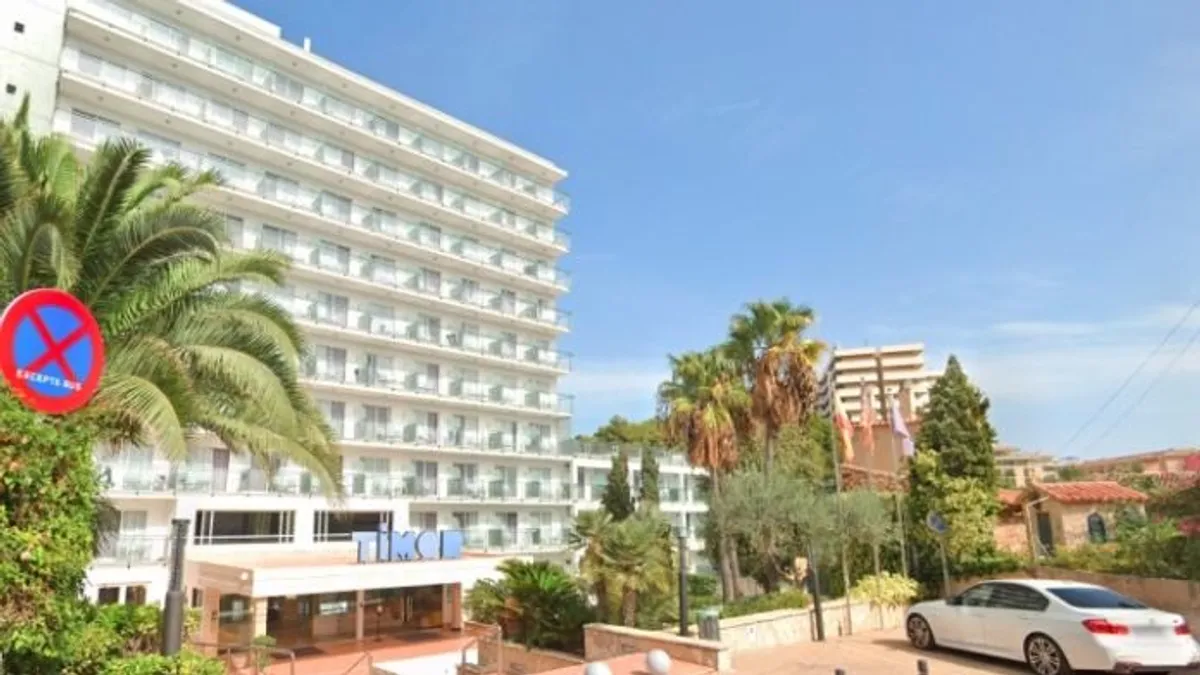 Kizuhant egy mallorca-i szállodából egy részeg turista