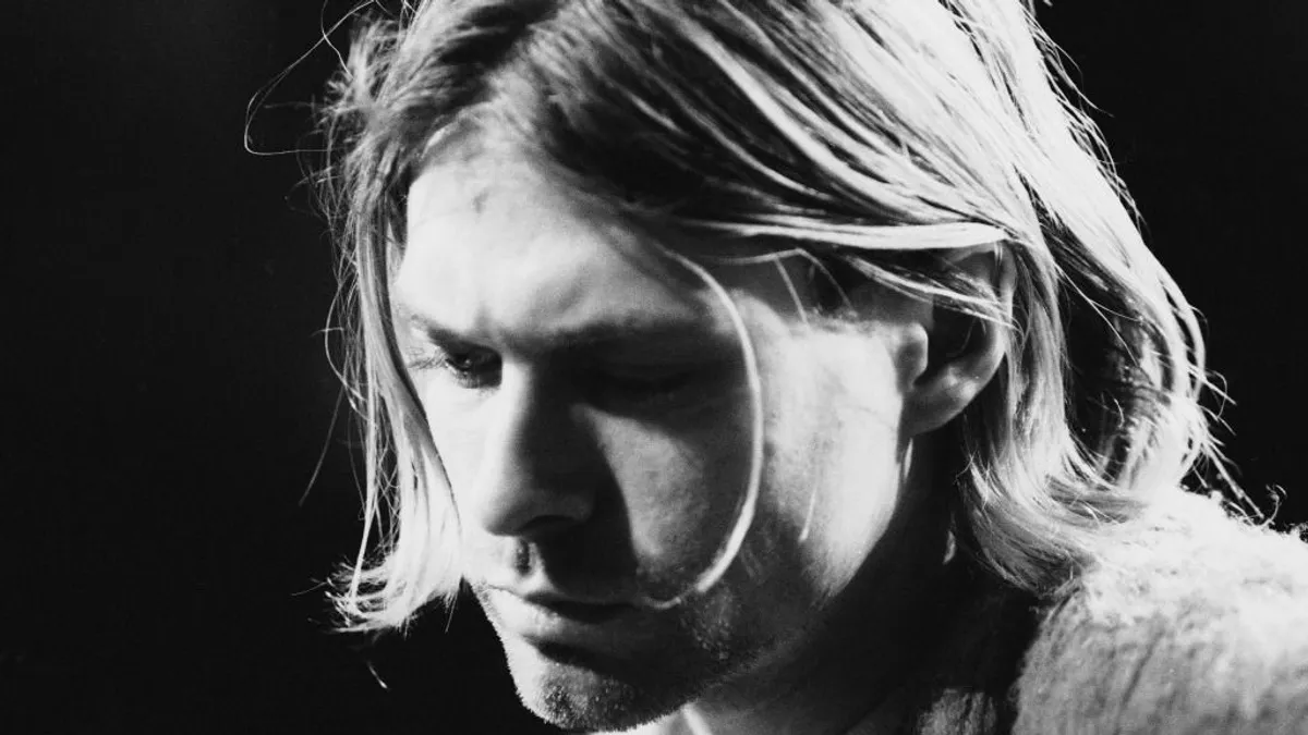 A zenébe menekült, de nem a színpadra Kurt Cobain