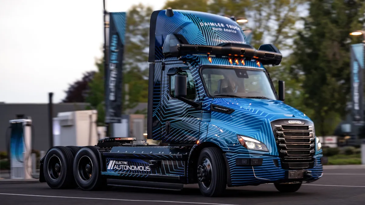3 év múlva érkezik az emberi sofőrt nélkülöző Daimler teherautó