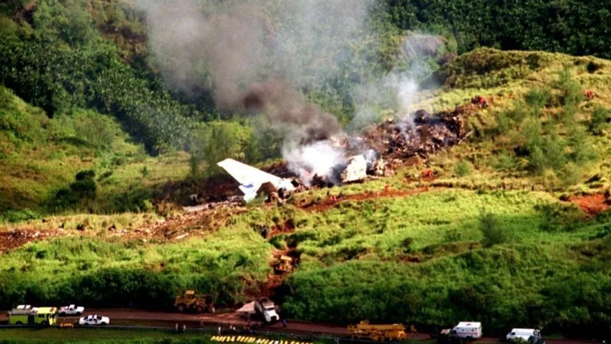 Hegynek ütközött egy óriási Boeing, 229 ember szörnyethalt
