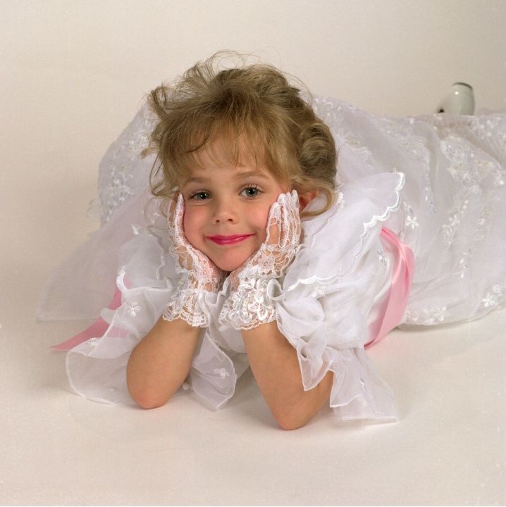 gyermek szépségverseny királynője, JonBenét Ramsey rejtély 27 éve.
hatéves kislány Boulder Colorado USA-ban
