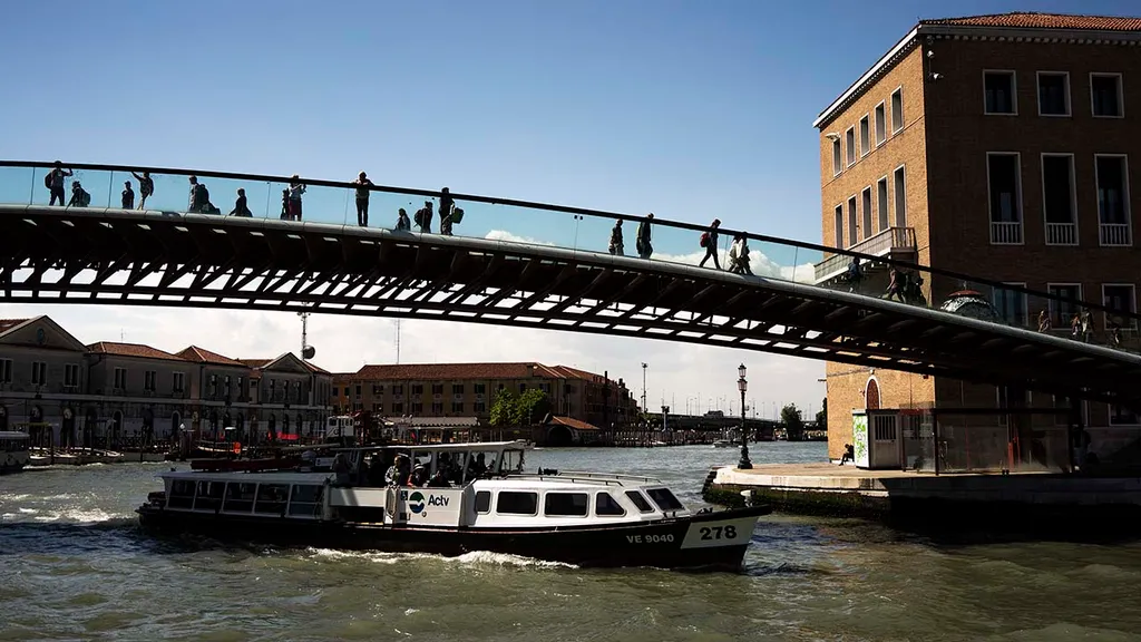 Ponte della Costituzione, gyalogoshíd, Velence, híd, turizmus, látványosság, 