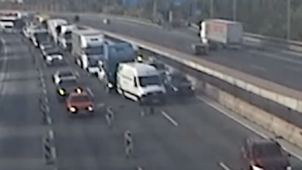 Száz terelőtáblát taroltak le figyelmetlen sofőrök az M0-son, milliós a kár - videó