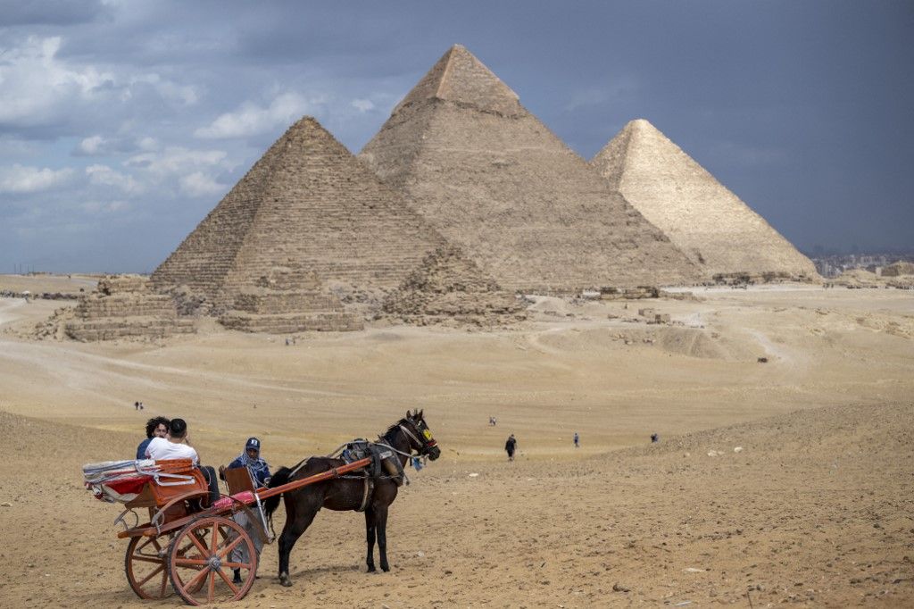 Tourist attraction in Egypt: Pyramids of Giza