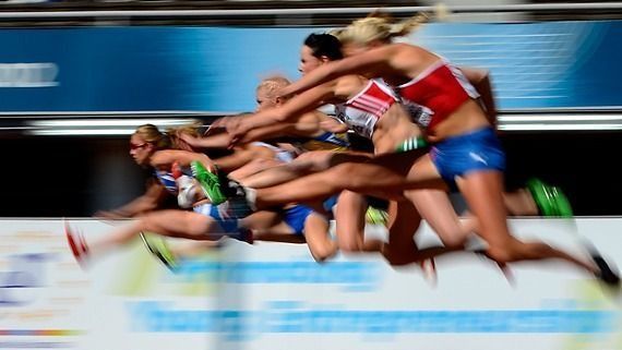 Versenyzők a helsinki Olimpiai Stadionban az Atlétikai Európabajnokság női hétpróba 100 méteres gátfutás számában

Versenyzők a helsinki Olimpiai Stadionban az Atlétikai Európabajnokság női hétpróba 100 méteres gátfutás számában