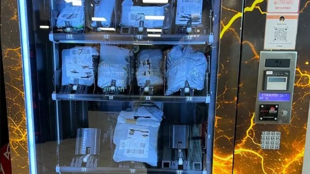 Csak tippelni lehet arra, hogy mit vesz meg ebből az automatából