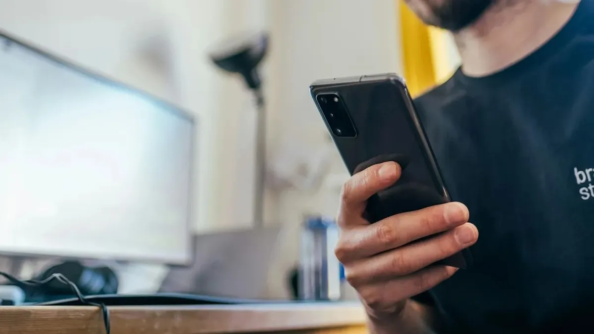 A Facebook „durva erőszakot ábrázoló” tartalomnak minősítette, és lejjebb sorolt egy videót a csíksomlyói búcsúról
