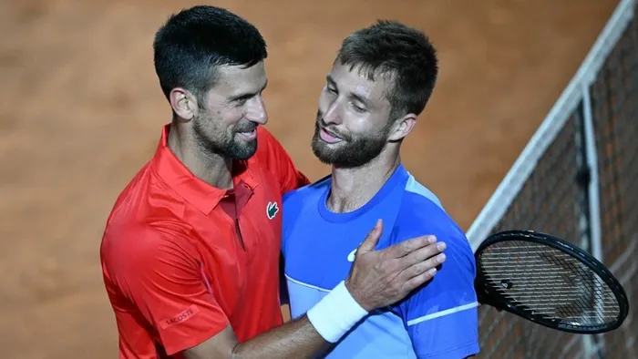 Meccs közben szólalt meg a teniszező telefonja: látni kell, mit tett Djokovics ellenfele