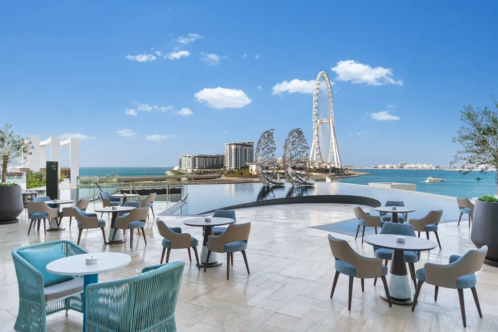 A dubaji Address Beach Resort tetőmedencéje