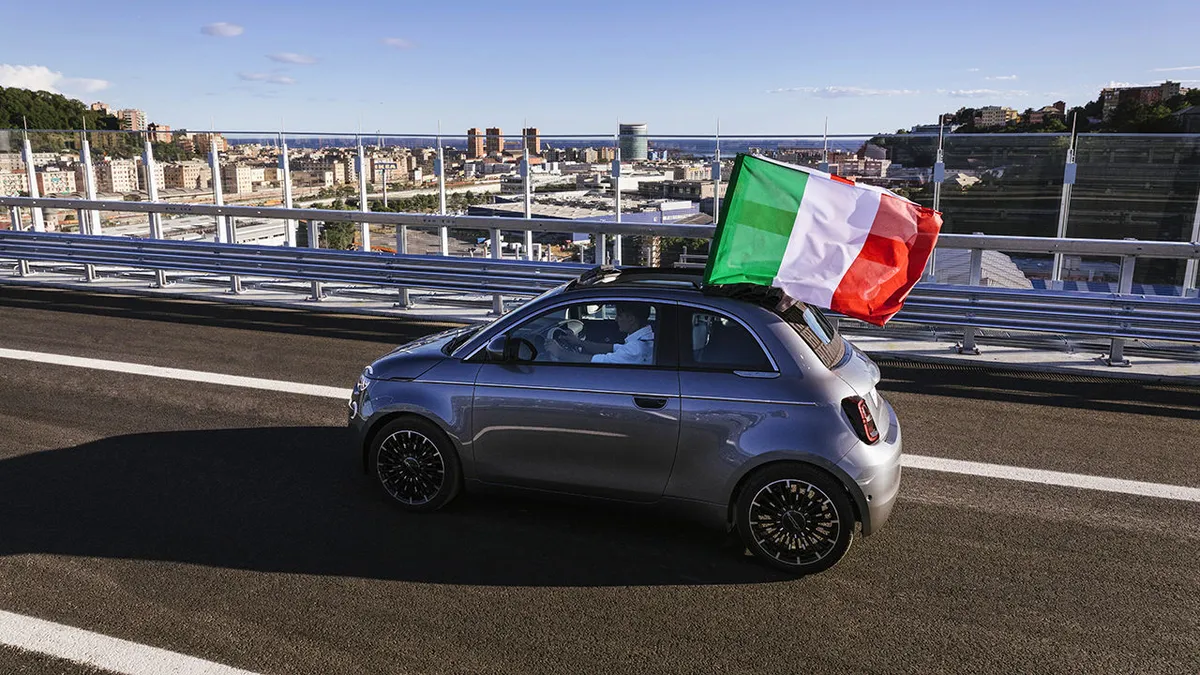 Benzinmotort szerelnek a villanyautónak konstruált Fiat 500e-be