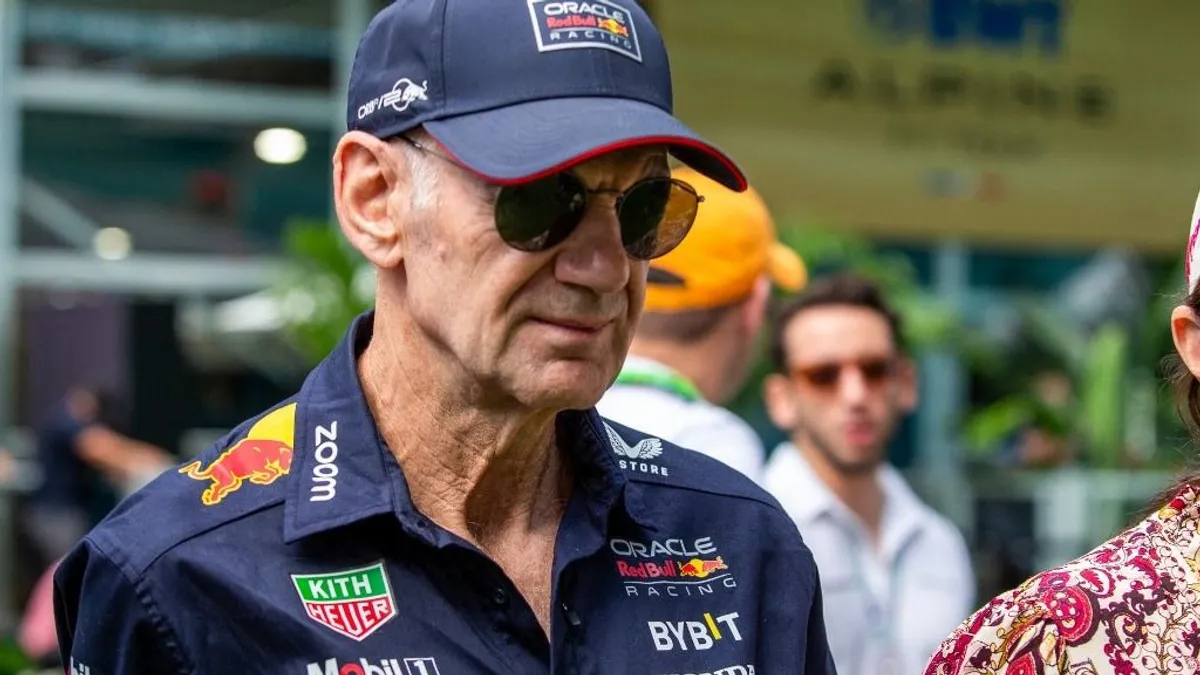 A Mercedes igazgatója a Red Bulltól távozó Adrian Newey megszerzéséről beszélt