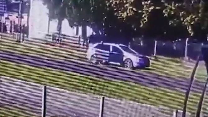 Egy autótolvaj egy csecsemőt dobott az út szélére, miután ellopta a kocsit Új-Zélandon.