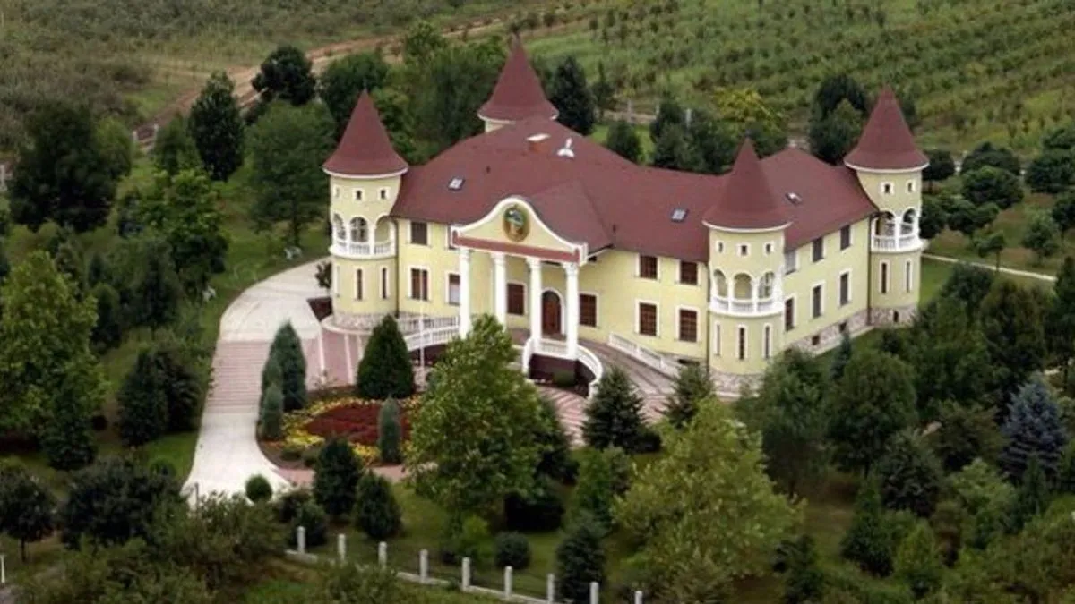 Eladták Kádár János egykori sofőrjének elátkozott luxuspalotáját