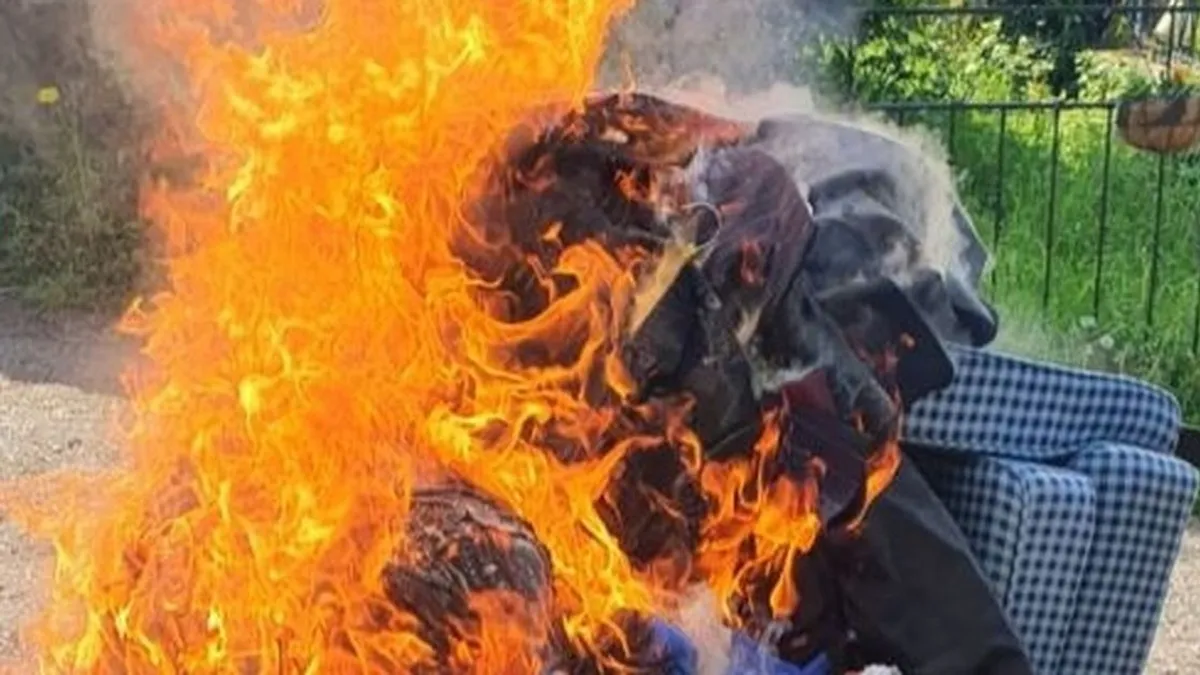 Egy nő felgyújtotta a férje ruháit, miután az kikezdett a legjobb barátnőjével
