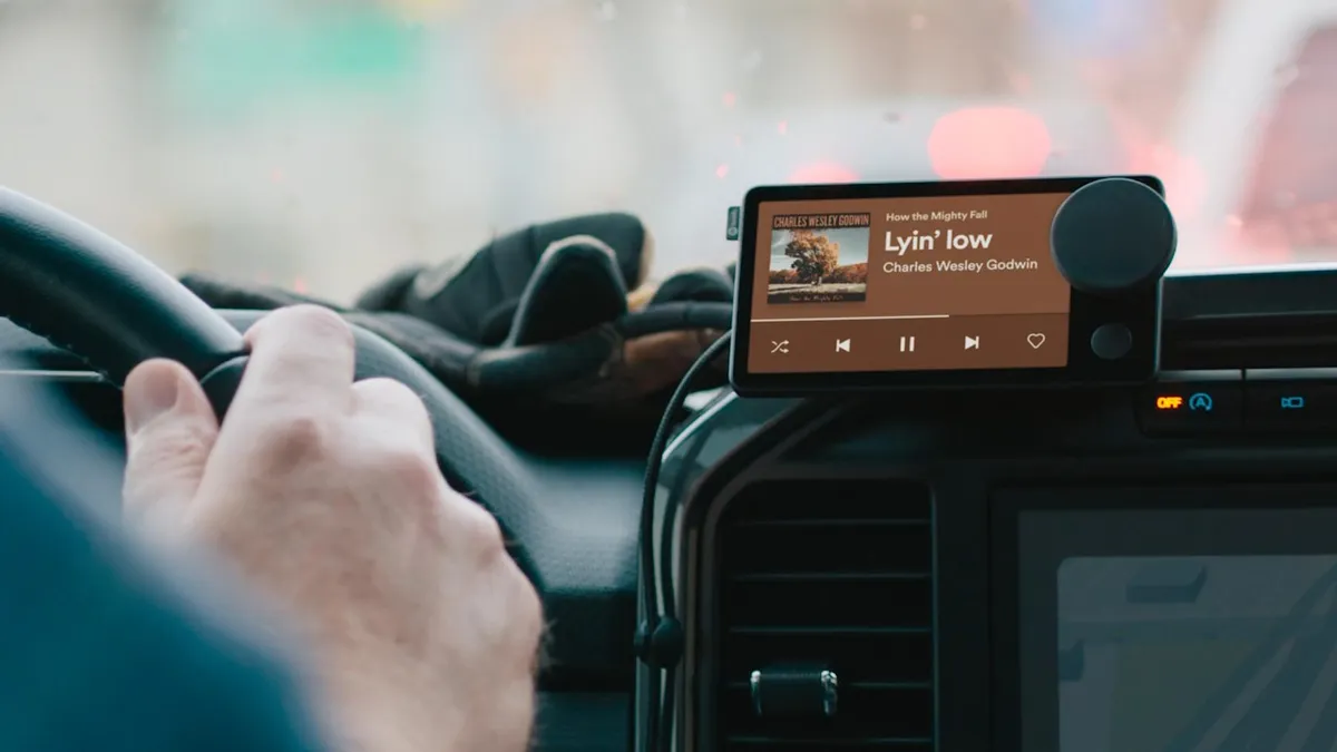 Papírnehezékké válik a Spotify kocsis kütyüje