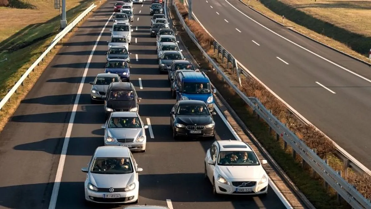 Óriási a dugó az M1-esen
