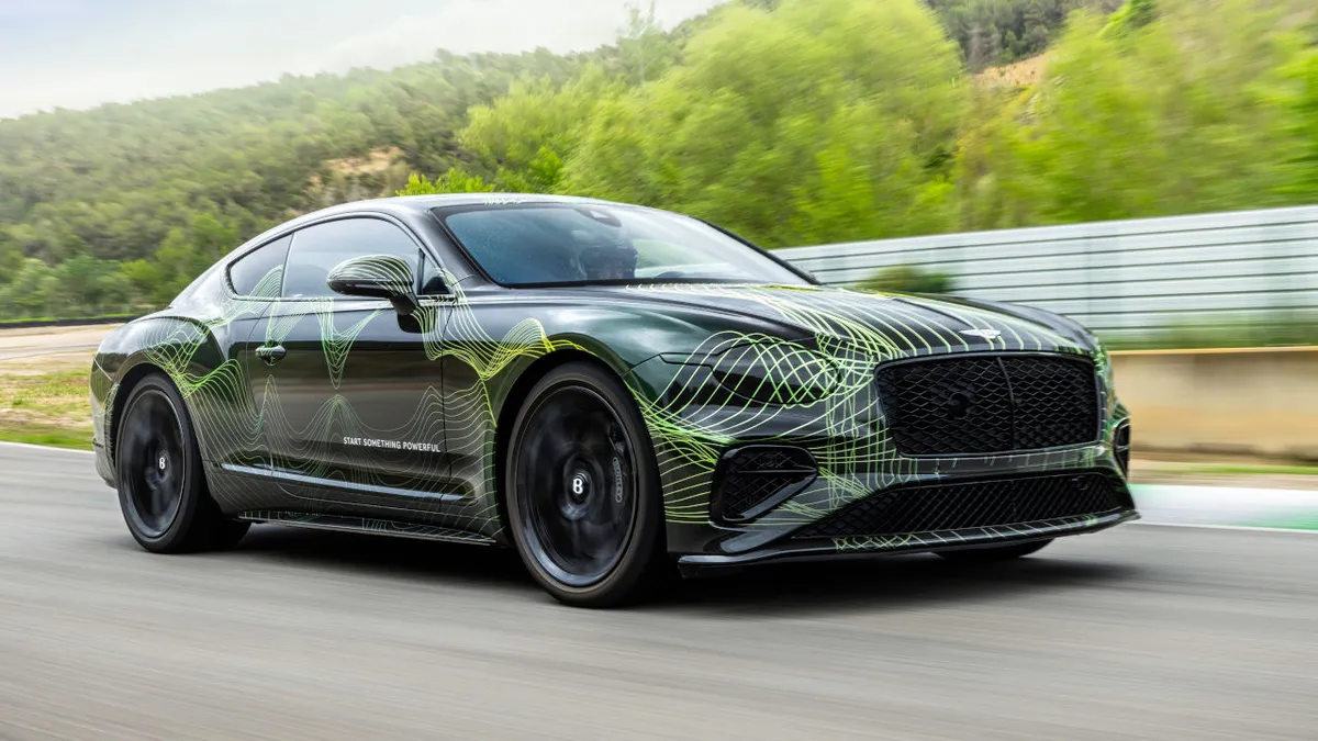 Pár héten belül érkezik az új Bentley Continental GT – 782 lóerős plug-in hibrid hajtással