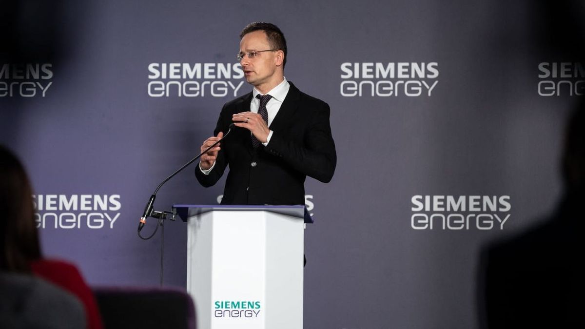 Szijjártó Péter a Siemens Energy régebbi beruházásának bejelentésekor, 2021-ben.