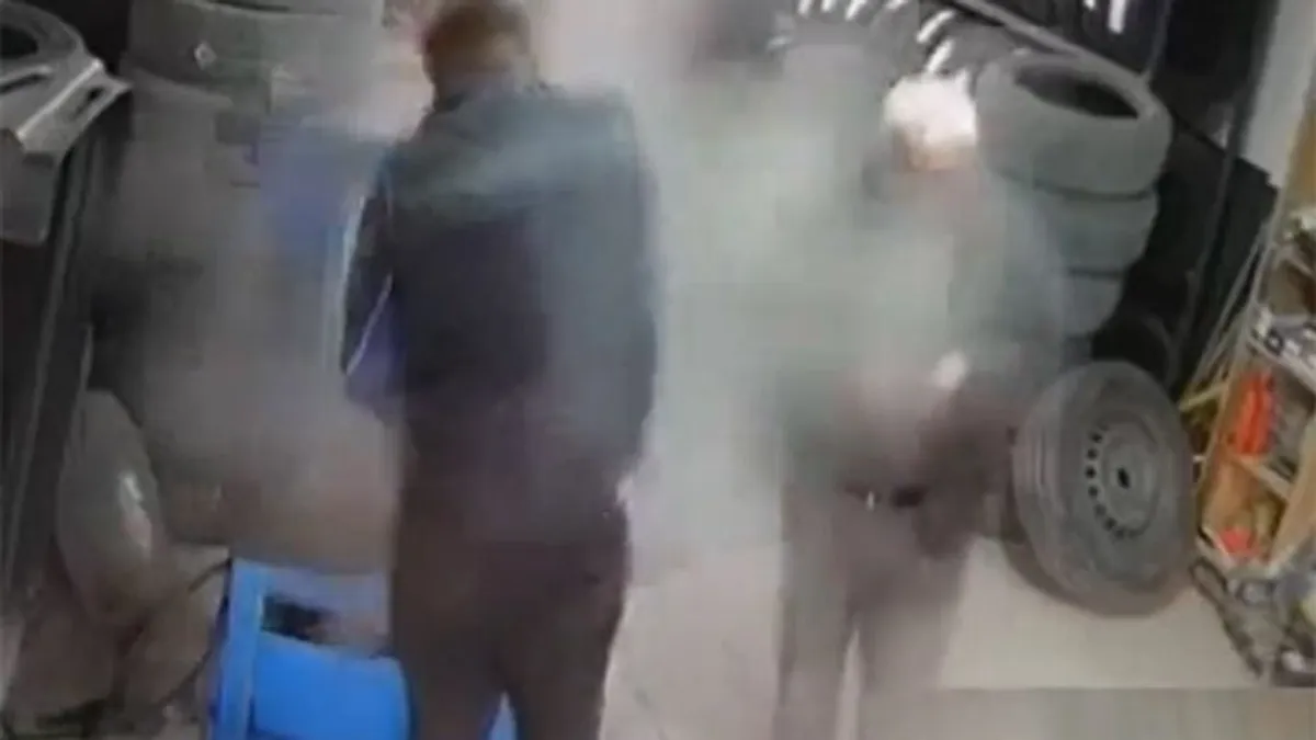 Fel akarták fújni a kocsi kerekét a gumis műhelyben, azóta is cseng a fülük - videó