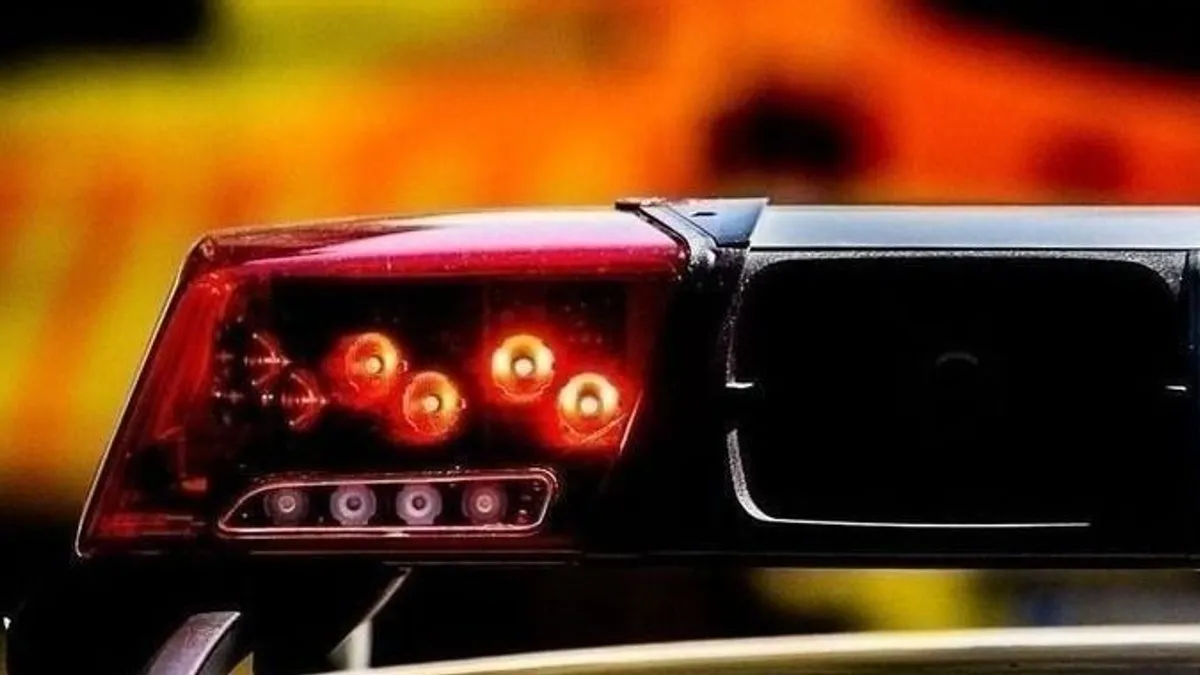 Baleset történt a 48-as főúton, két autó frontálisan ütközött