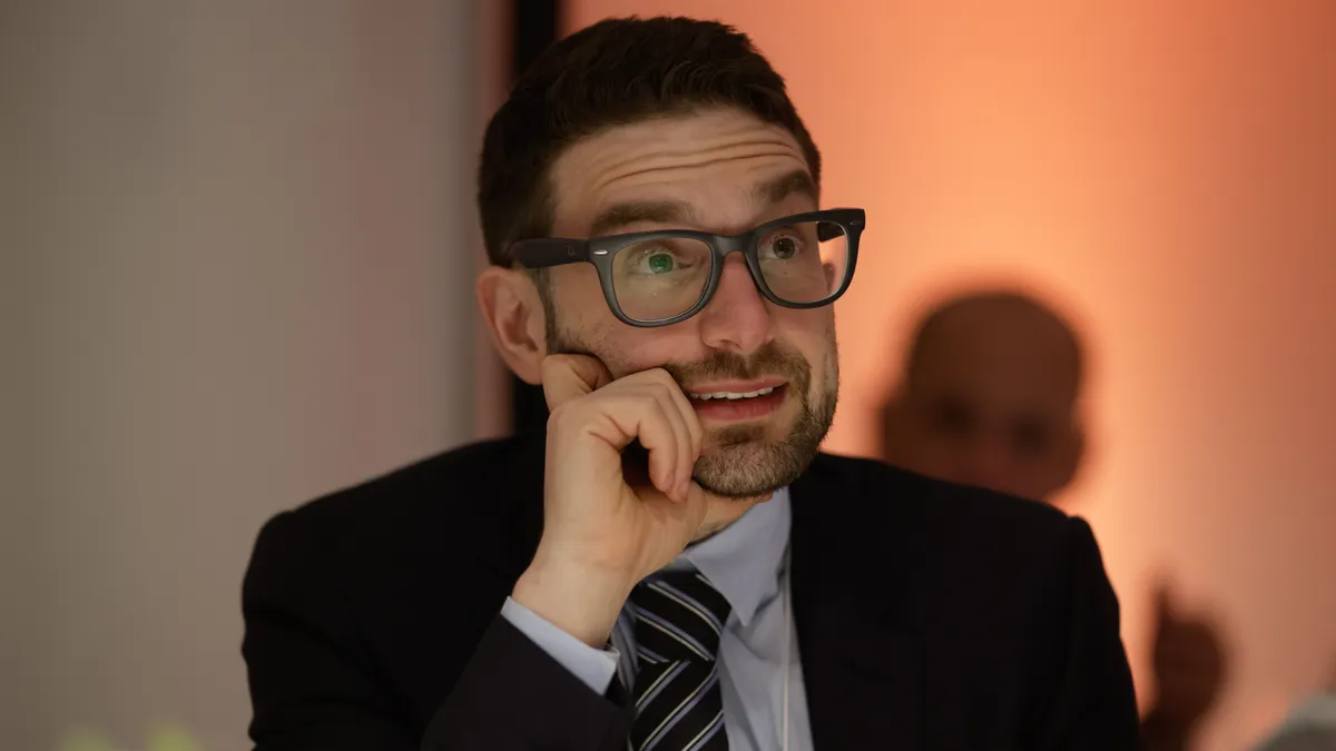 Mit keres Soros György fia Ukrajnában?