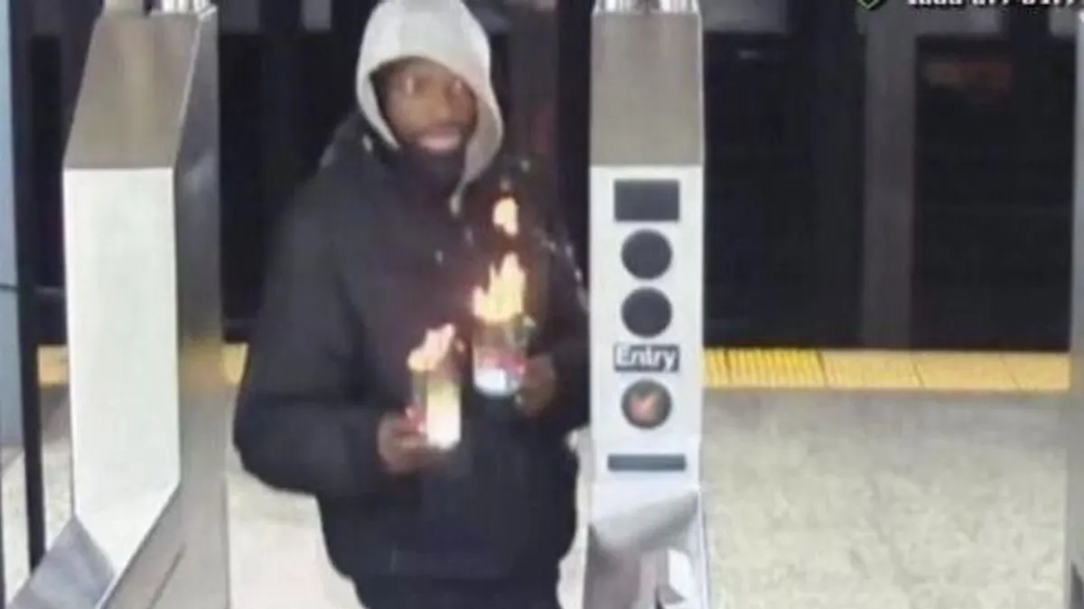 Gyúlékony folyadékot öntöttek egy utasra a metrón New Yorkban