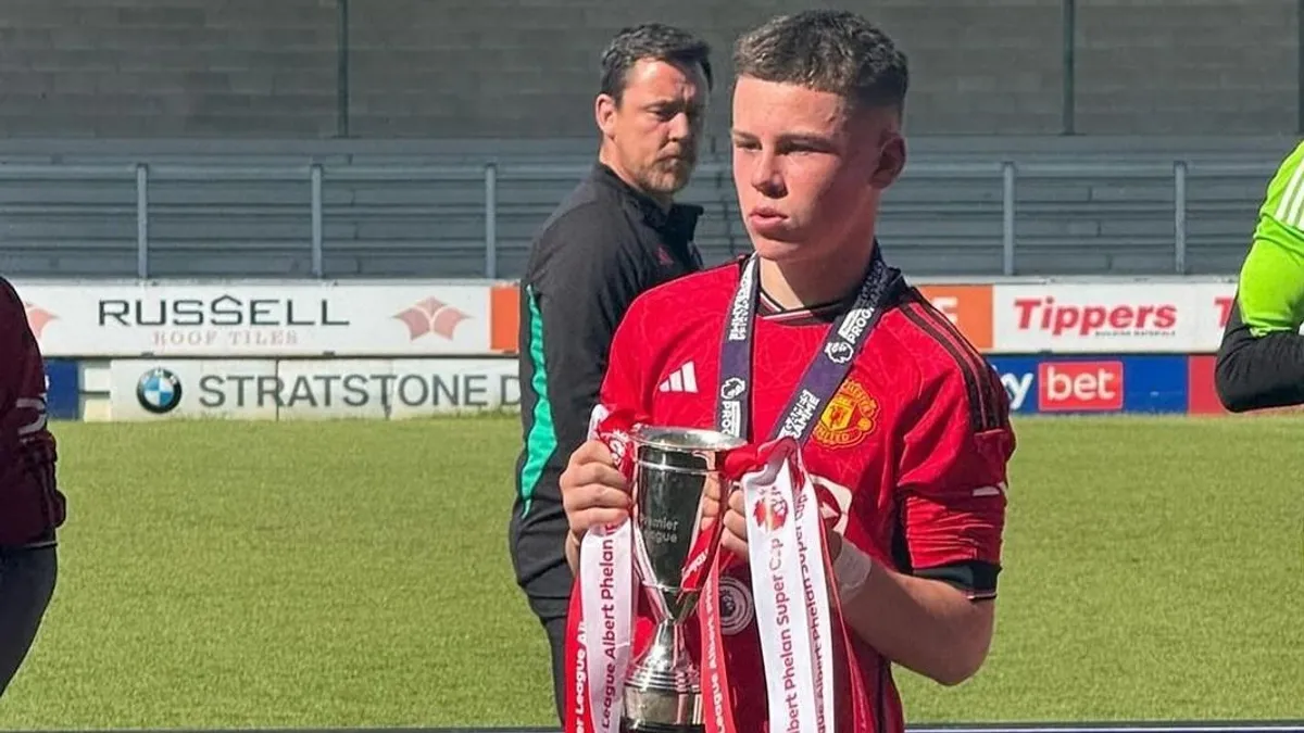 A csodagólja után már a felnőtt csapatba követelik a Manchester United-szurkolók Wayne Rooney fiát