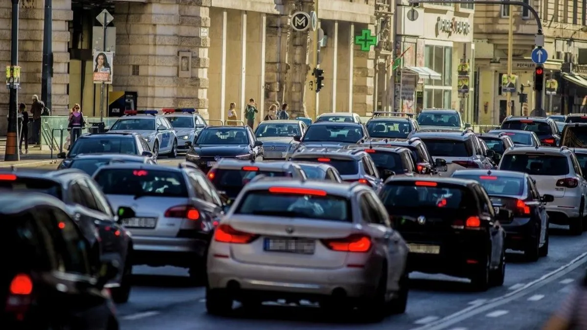 A taxisok szerint is egyre súlyosabb a közlekedési káosz Budapesten