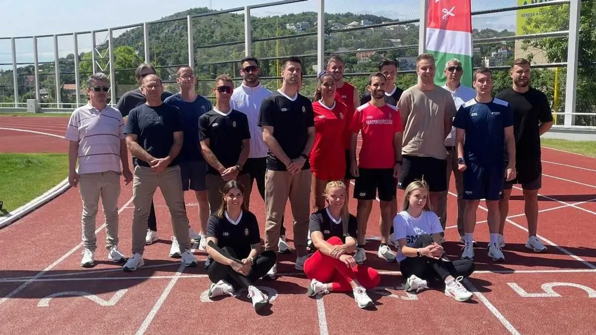 Sztársportolókkal rajtolt el a világ első magyar futócipője