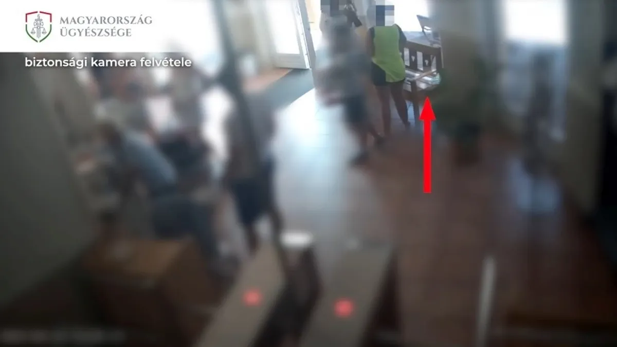 Így tette zsebre a padon felejtett pénztárcát a tolvaj a komáromi gyógyfürdőben - videó