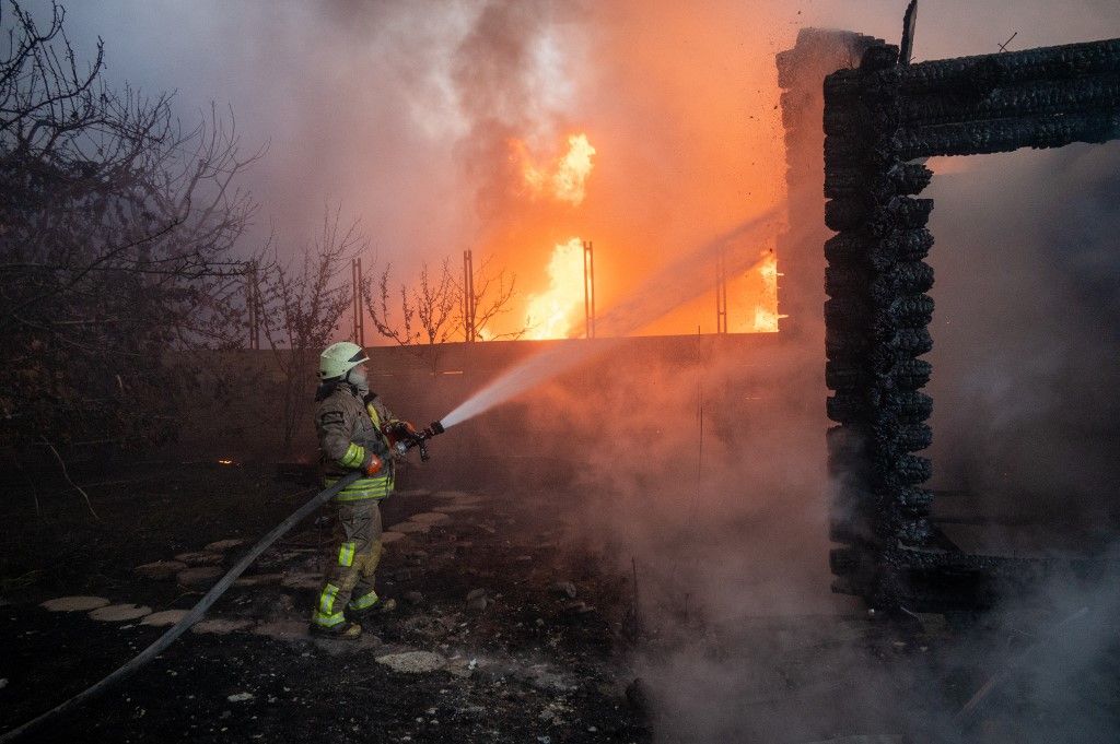 Fire breaks out in Kharkiv after Russian rocket strike, injuring 6 employees