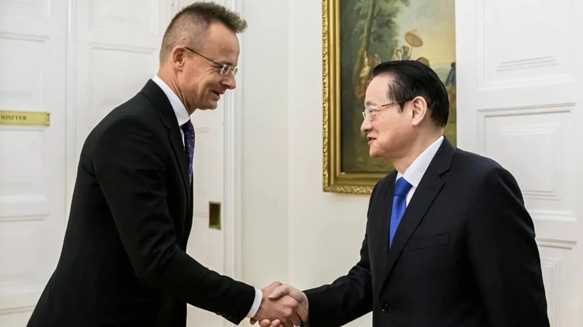 Szijjártó Péter: Három év alatt 55 százalékkal nőtt Magyarország kereskedelmi forgalma Csöcsianggal