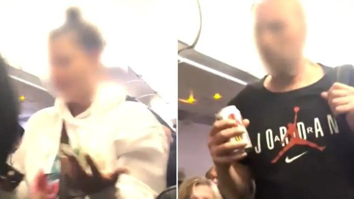 Megdöbbentő dolog miatt leszállítottak két utast egy repülőről - videó
