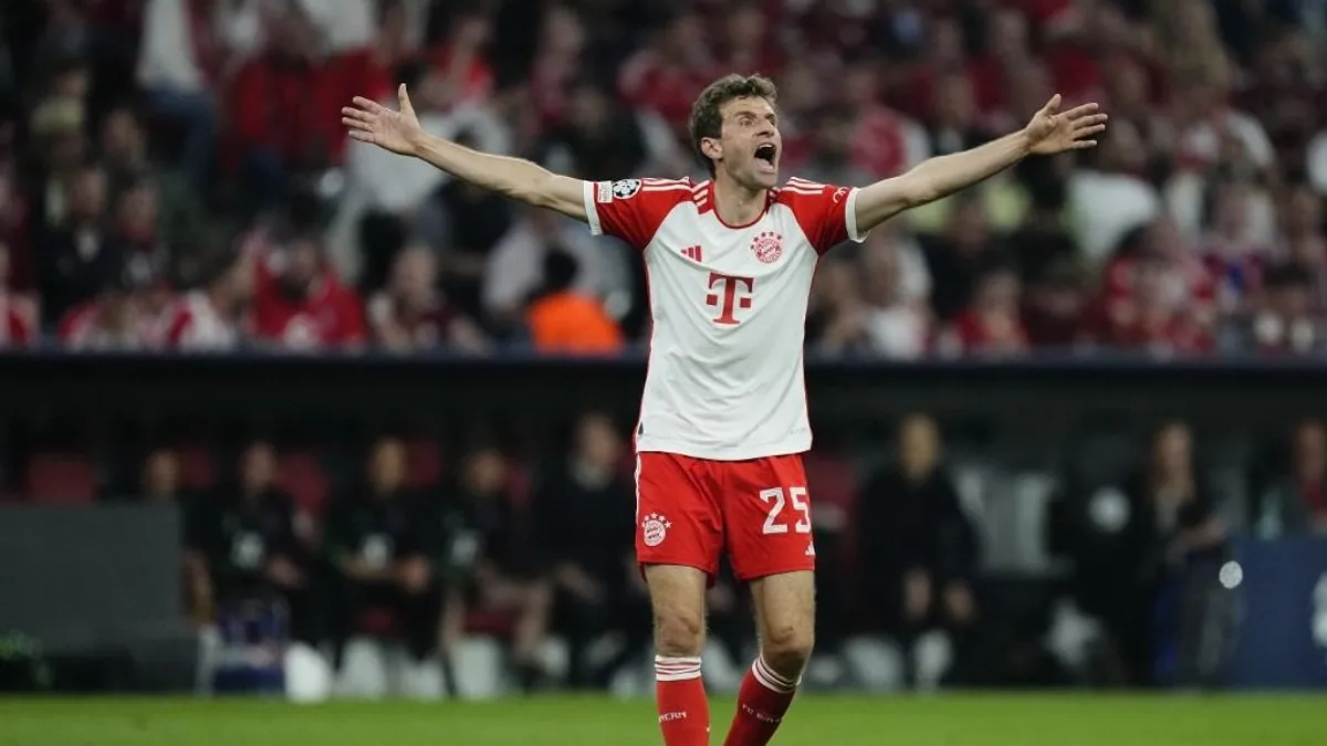 Őrjöngve szidta a bírót a Bayern sztárja, Kassai Viktornak is üzent a BL-kudarc után