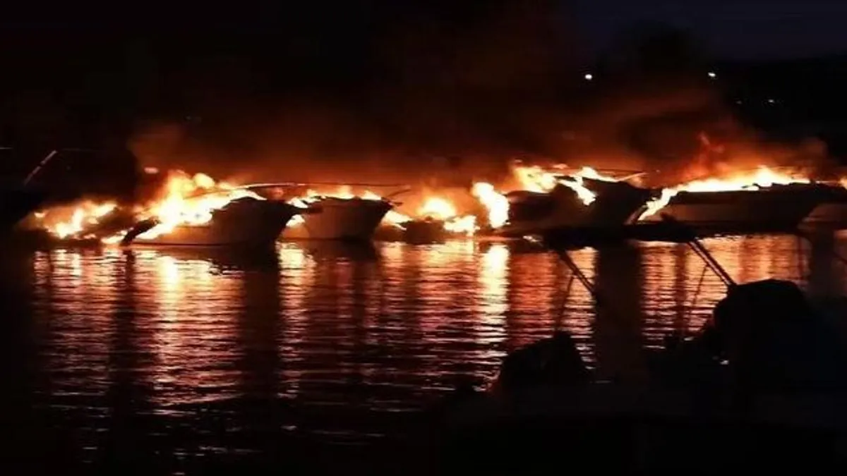 Hatalmas tűz volt egy horvát kikötőben, leégett huszonkét hajó