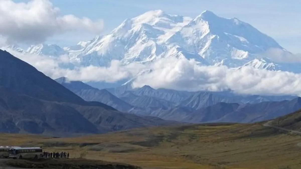 Holtan találtak egy hegymászót, lezuhant Észak-Amerika legmagasabb hegycsúcsáról