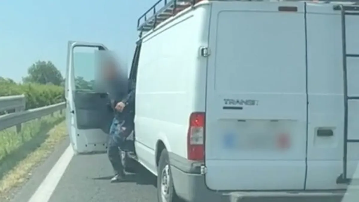 Nem tetszett neki, hogy felvették a leállósávos előzéseit, az M7-es belső sávjában akart bosszút állni - videó